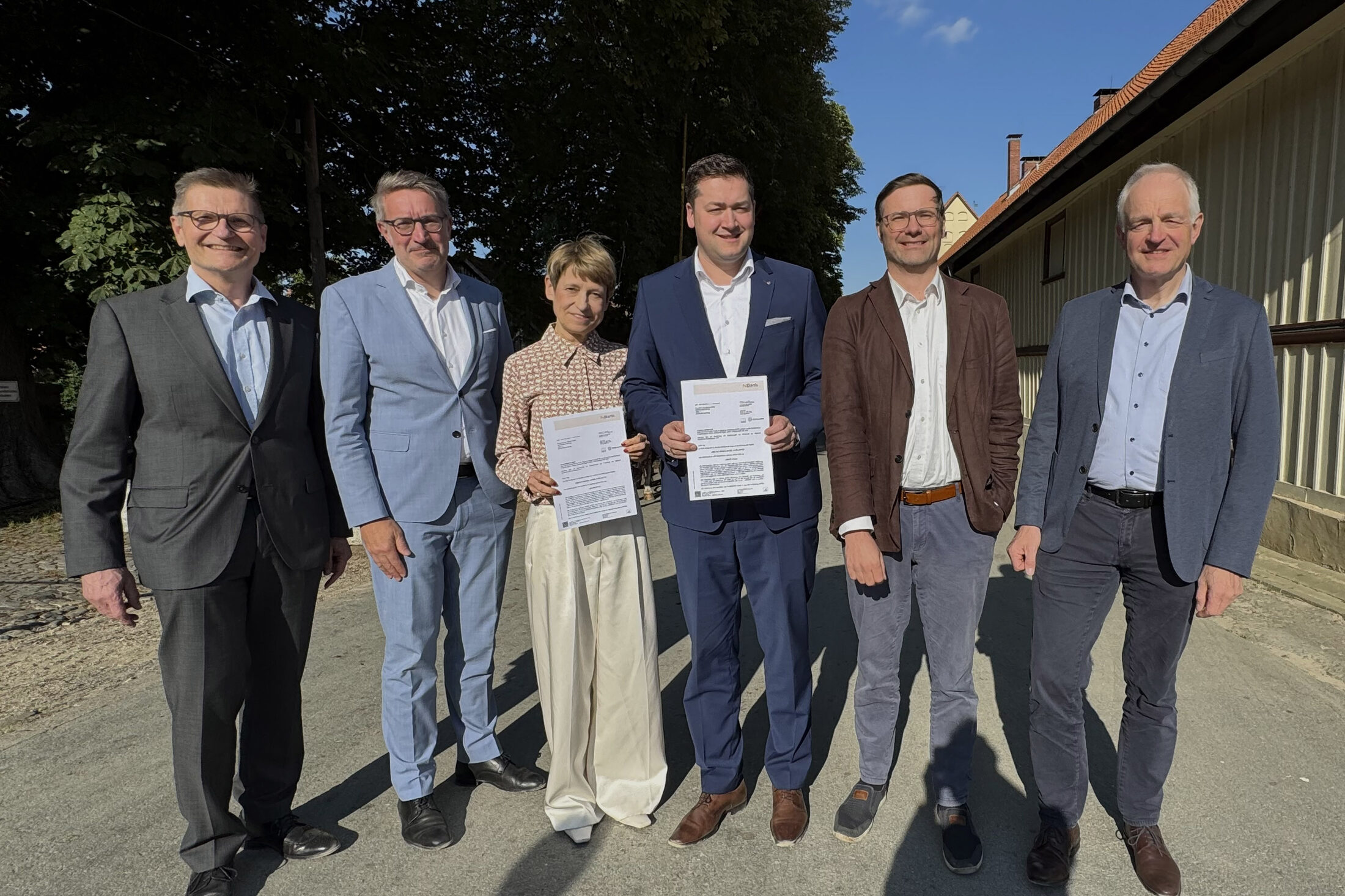 Foto mit Stadt Braunschweig, Braunschweig Zukunft, PTB und TU Braunschweig zur Förderzusage für den HTI 2.0 (Wird bei Klick vergrößert)