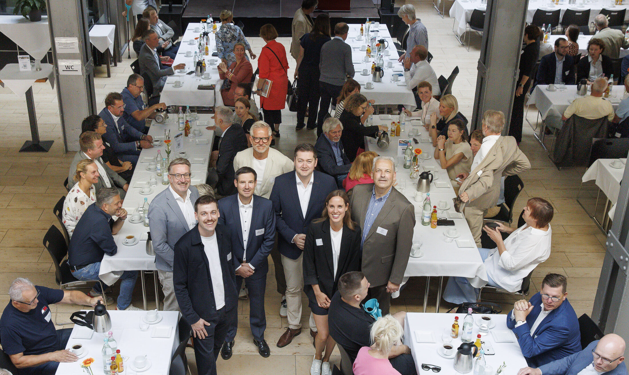 Braunschweiger Immobilienfrühstück 2025, Gruppenfoto mit Ausrichtern und Rednern (Wird bei Klick vergrößert)