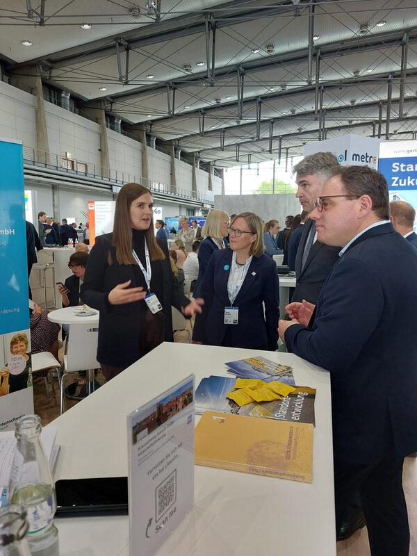 Am Braunschweiger Messestand informieren die Wirtschaftsförderung und die Stadt Braunschweig über aktuelle Stadtentwicklungsprojekte sowie Investitions- und Ansiedlungsmöglichkeiten für Unternehmen. (Wird bei Klick vergrößert)