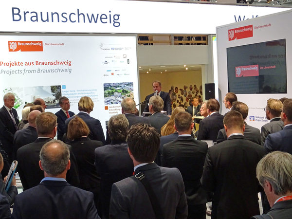 Oberbürgermeister Ulrich Markurth präsentierte Braunschweig beim Standempfang auf der Immobilienmesse Expo Real als dynamischen Wirtschafts- und Forschungsstandort. (Wird bei Klick vergrößert)