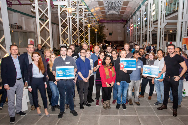 Die Jury lobte nach dem Smart City Hackathon alle Teilnehmerinnen und Teilnehmer für die Ergebnisse, die sie innerhalb eines Wochenendes hervorbrachten. (Wird bei Klick vergrößert)