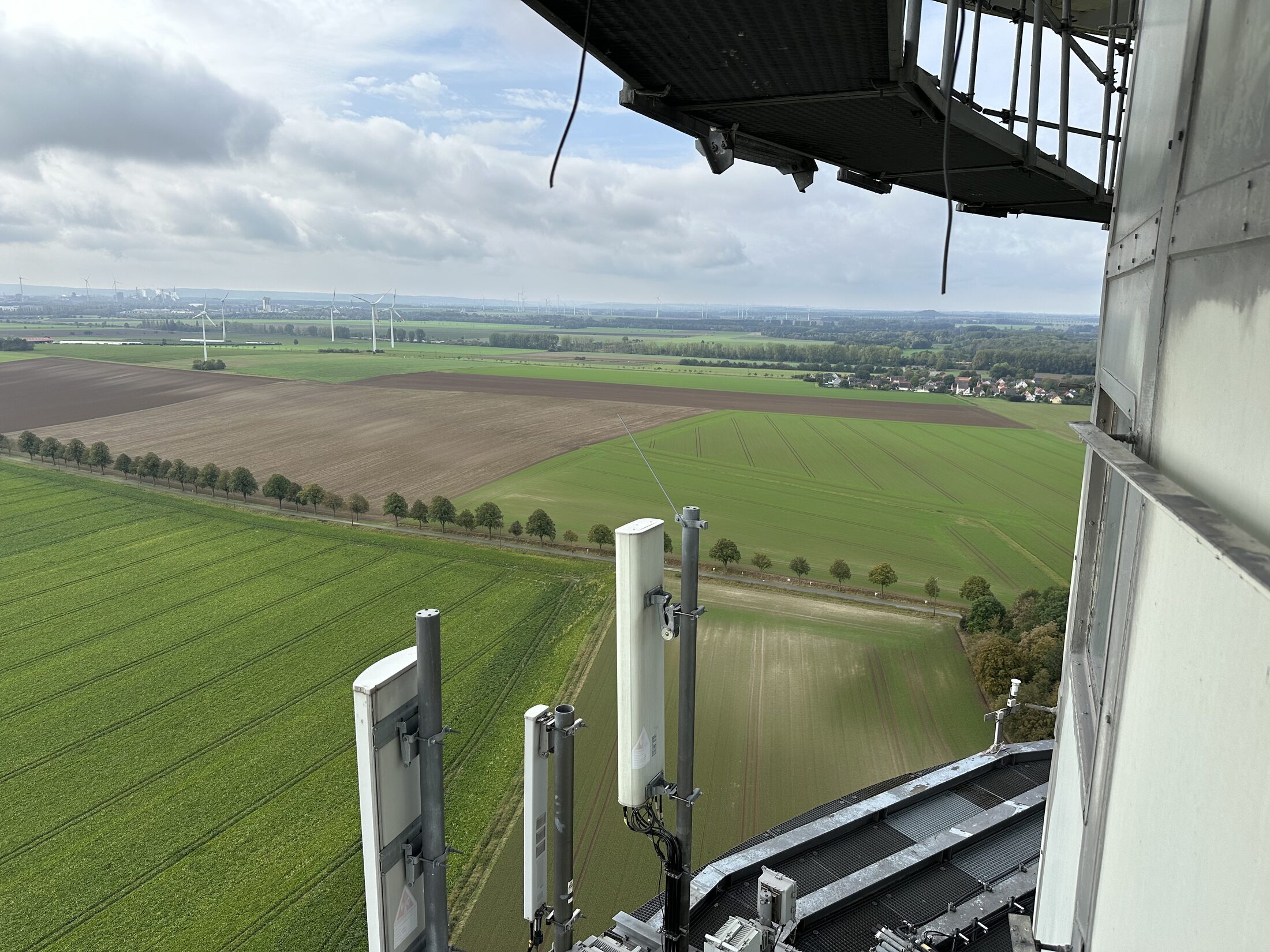 Mobilfunkanlagen mit Aussicht (Wird bei Klick vergrößert)