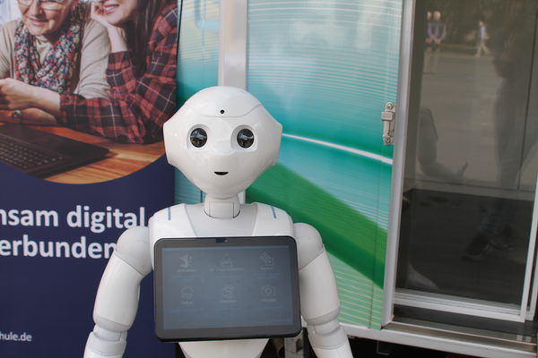 Das Bild zeigt einen Roboter, der auf dem Digital Day 2023 zu sehen war.