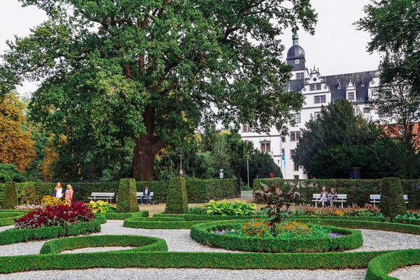 Wolfsburg Castle with Baroque Garden (Zoom on click)