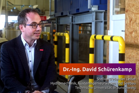 Dr.-Ing. David Schürenkamp, stellvertretender Leiter der Abteilung Hydromechanik, Küsteningenieurwesen und Seebau der TU
