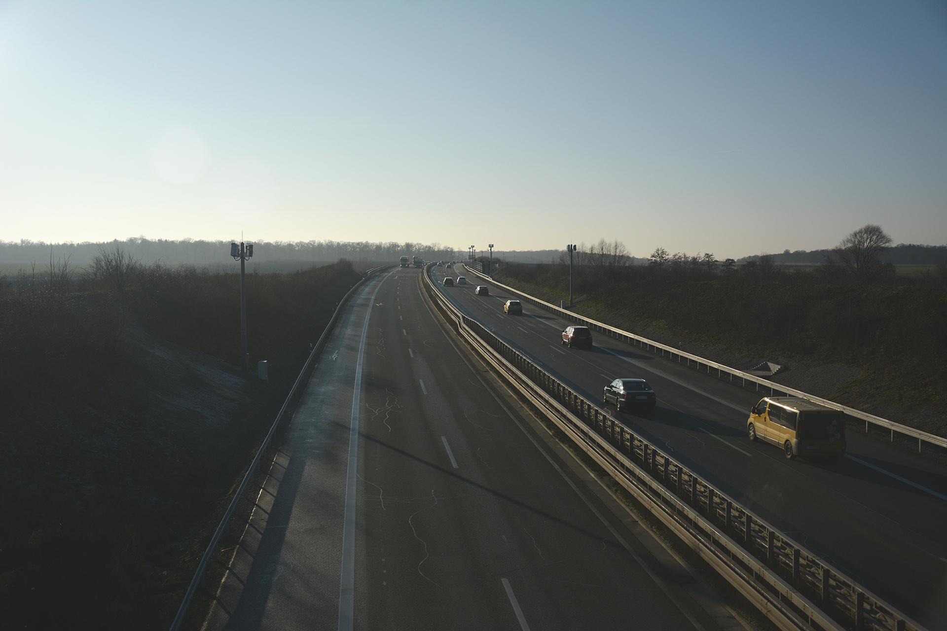 Mittels der Masten können im Verkehrsraum der A39 Objekte anonymisiert erfasst werden. (Wird bei Klick vergrößert)