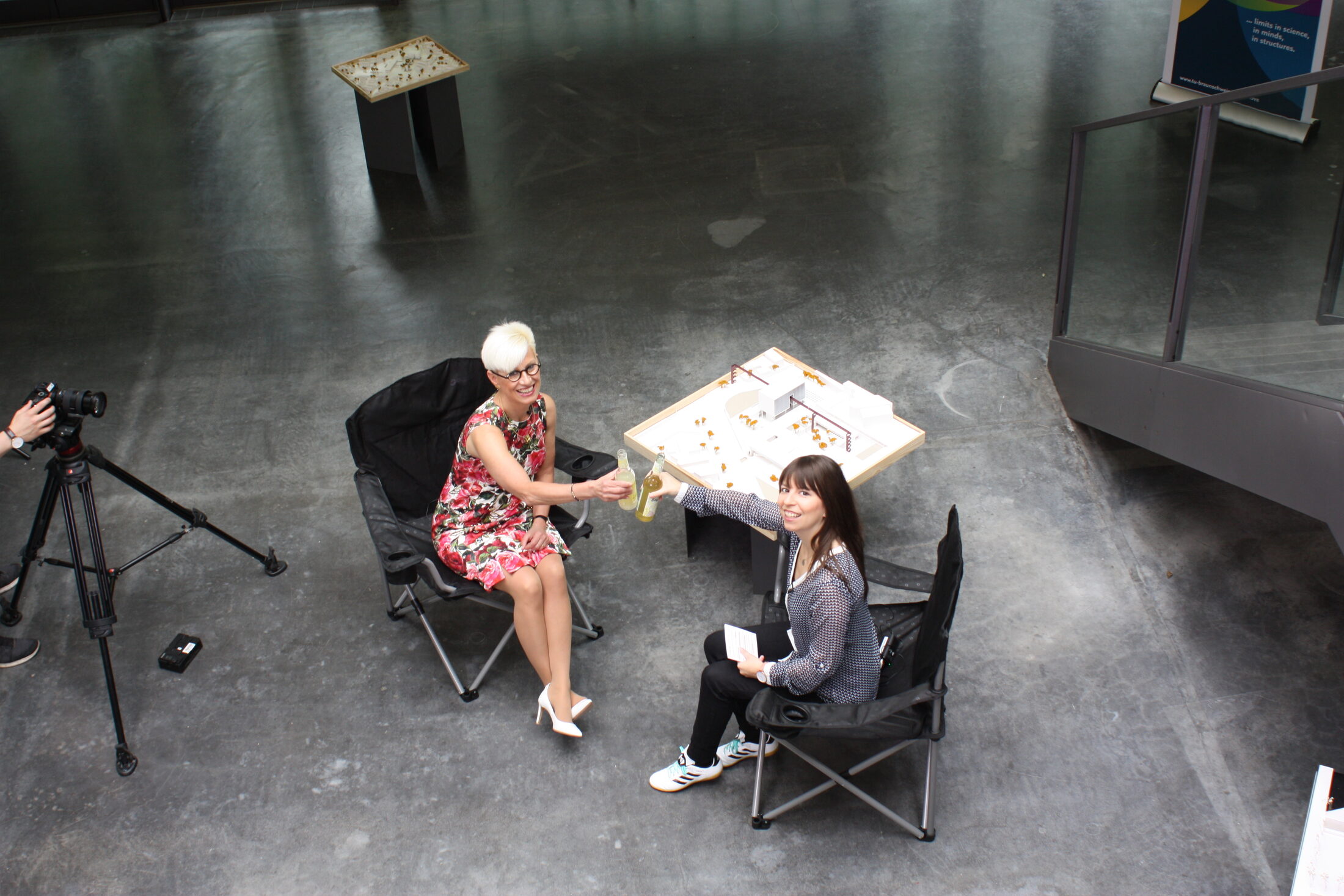 Im Architekturpavillon haben wir einen guten Blick von oben auf das Set. (Wird bei Klick vergrößert)