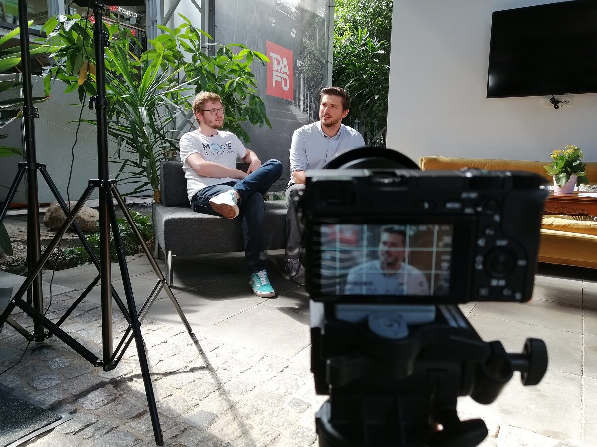 Martin Appelbaum und Roman Böhm von movearound bei den Vorbereitungen zum Interview. (Wird bei Klick vergrößert)