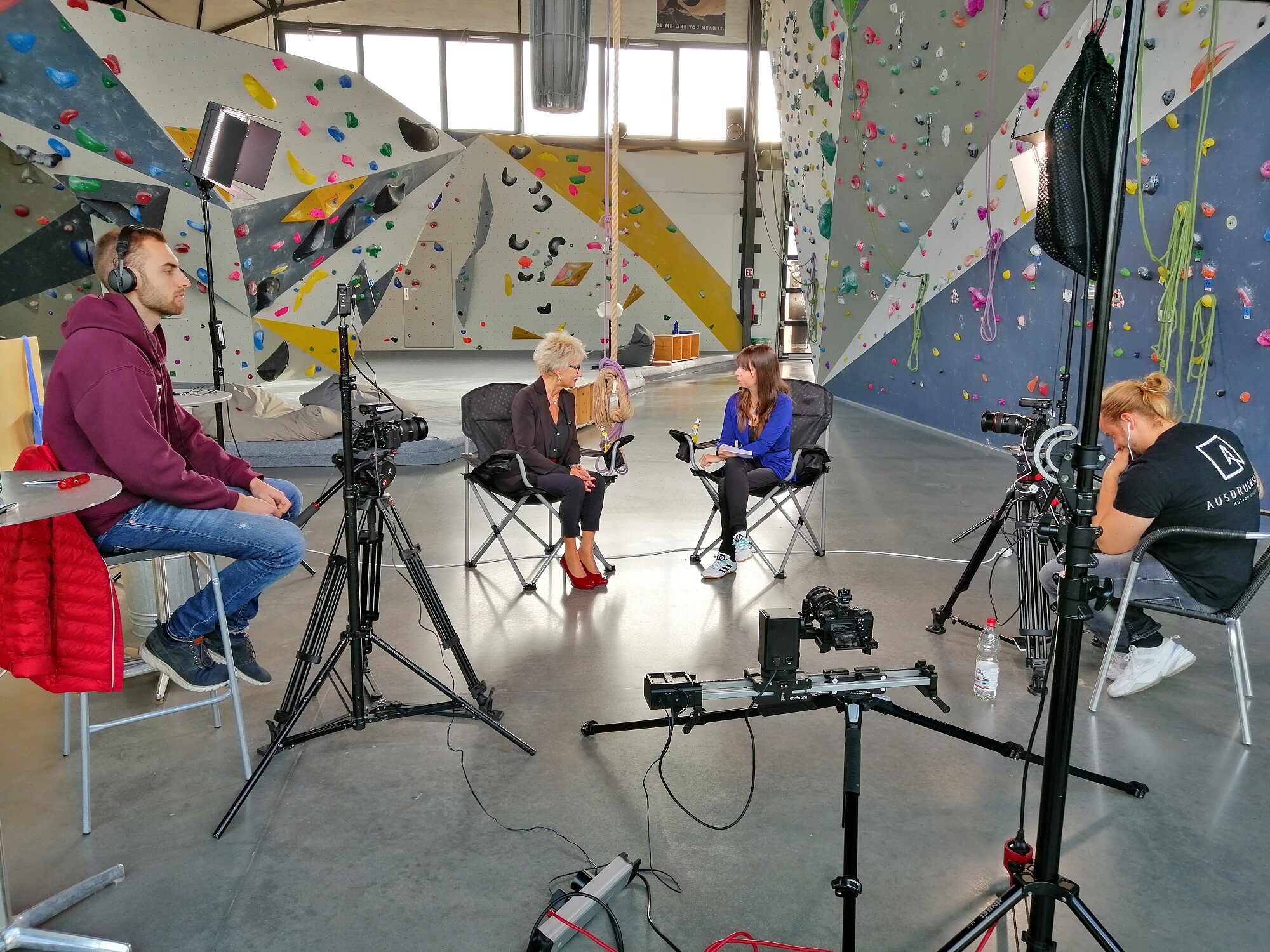 Am Set mit der Agentur Ausdruckslos beim Videodreh mit Hildegard Eckhardt und Jennifer Haacke. (Wird bei Klick vergrößert)