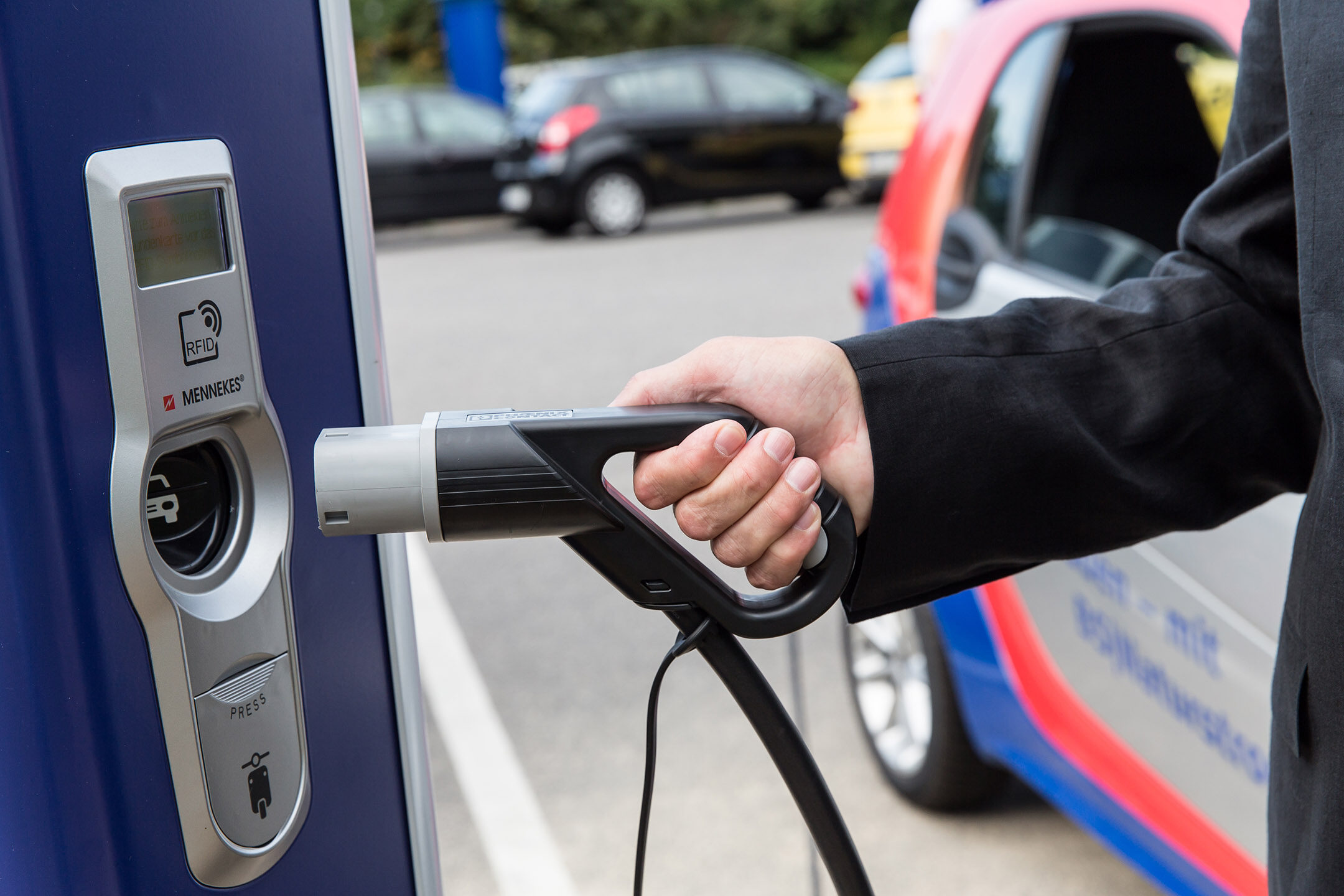 Zahlreiche Lademöglichkeiten für E-Autos ermöglichen den Umstieg auf Elektromobilität. (Wird bei Klick vergrößert)