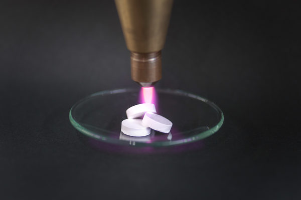 Funktionalisierung von Wirk- und Hilfsstoffen mittels Plasmaverfahren für eine optimierte Herstellung individualisierter Arzneimittel. (Wird bei Klick vergrößert)