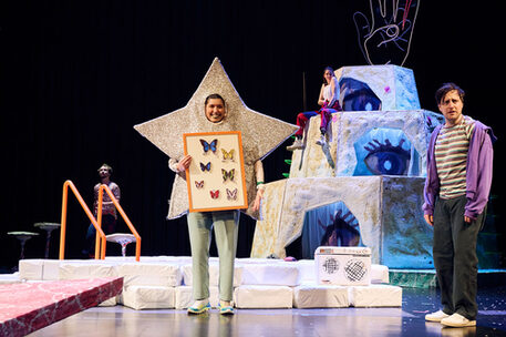 Szene aus dem Stück "Funken" des Staatstheaters Braunschweig