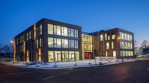 Der IT-Campus von Netzlink setzt im Quartier rund um den Braunschweiger Westbahnhof unübersehbare architektonische Akzente. (Wird bei Klick vergrößert)