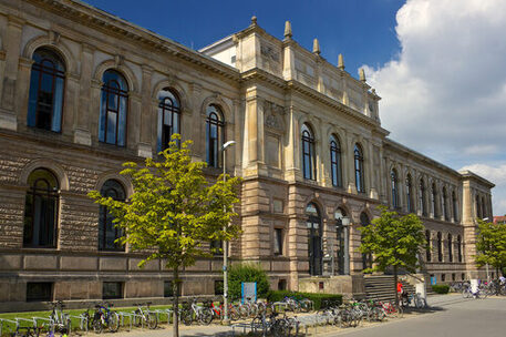 TU Altbau Außenansicht