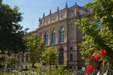 TU Altbau Außenansicht