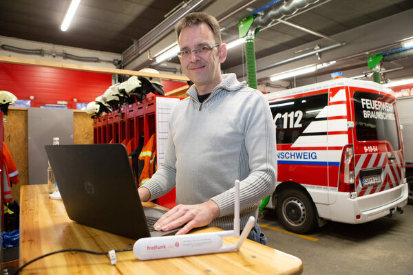 Der Freifunker und Feuerwehrmann Marco Töpke hat auch im Gerätehaus der Freiwilligen Feuerwehr Broitzem einen Freifunk-Knoten eingerichtet. (Wird bei Klick vergrößert)