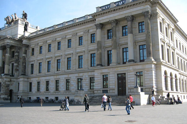 Stadtbibliothek Braunschweig - Außenansicht (Wird bei Klick vergrößert)