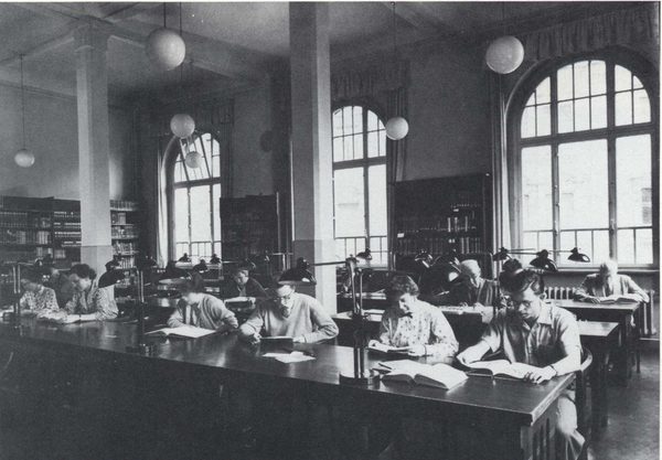 Lesesaal der Stadtbibliothek 1957 (Wird bei Klick vergrößert)