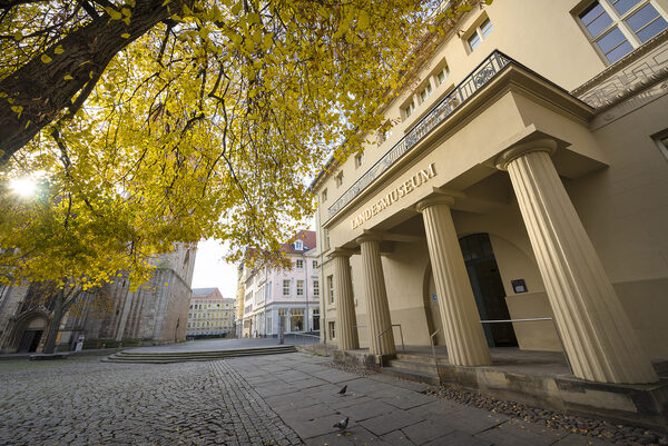 Portal des Landesmuseums (Zoom on click)