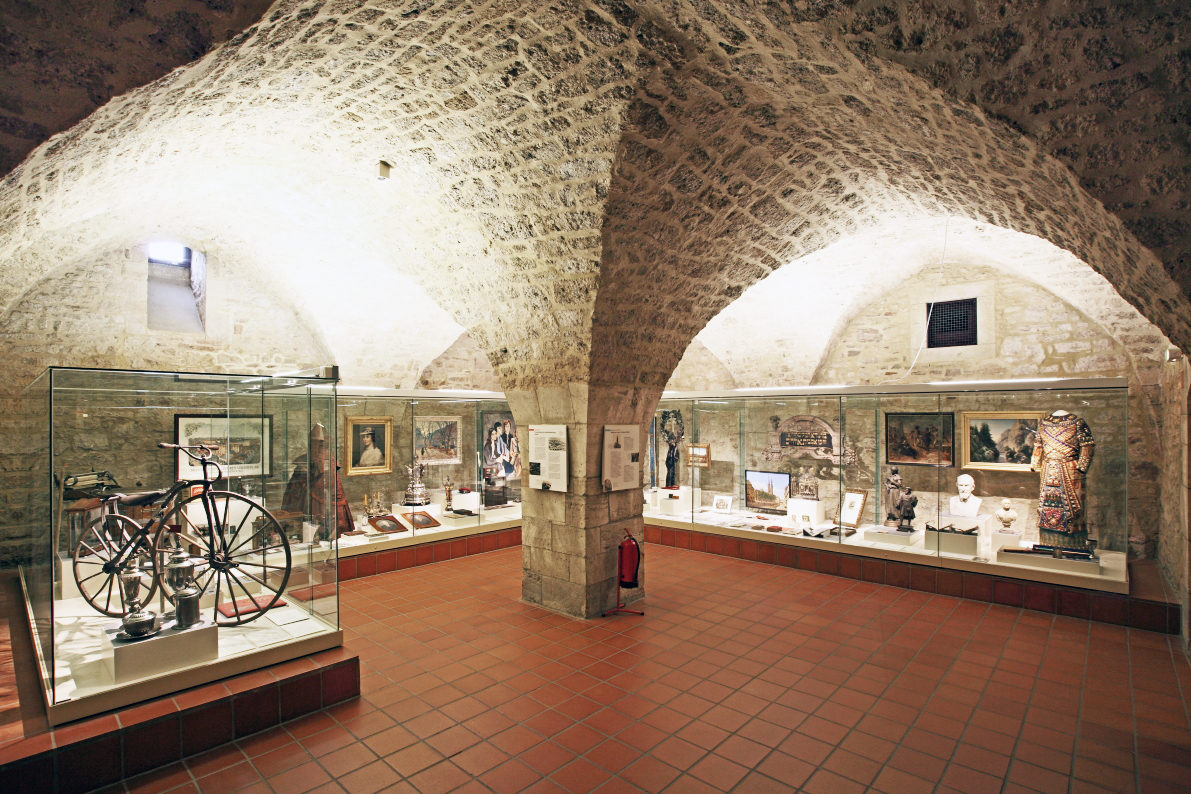 Blick in die Ausstellung im Gewölbekeller des Altstadtrathauses