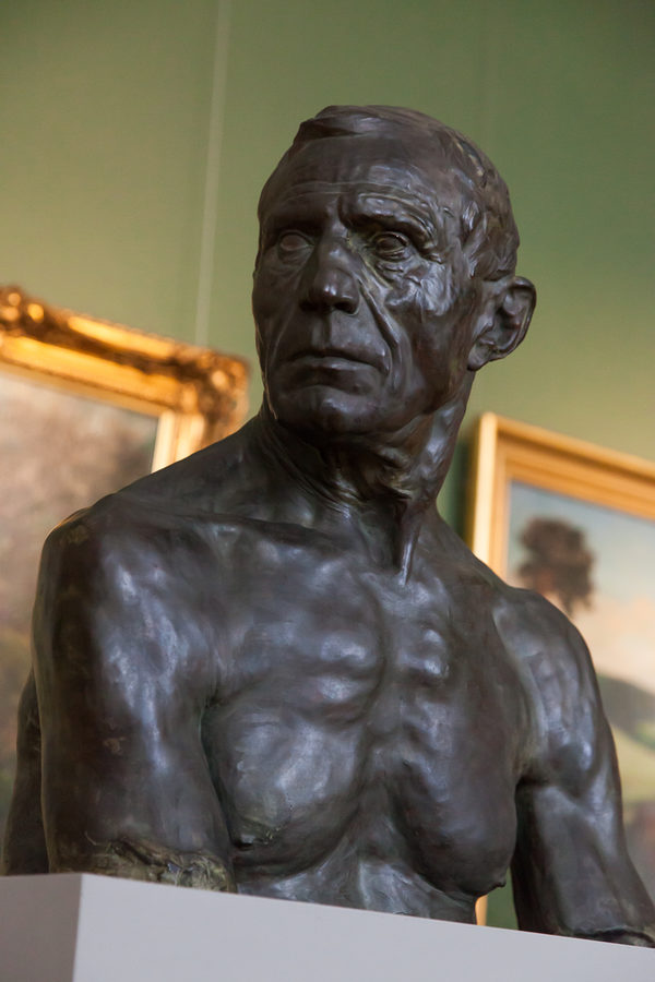 Bronzeskulptur der „Arbeiter“ des belgischen Bildhauers George Minne (1911) (© Städtisches Museum Braunschweig, Foto: Dirk Scherer) (Wird bei Klick vergrößert)