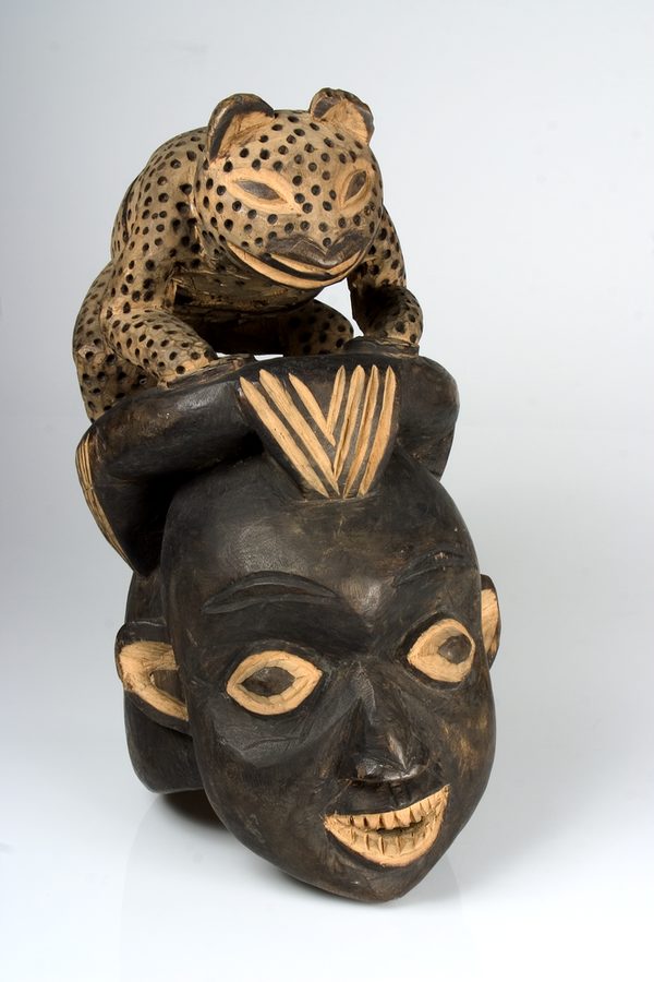 Foto einer Aufsatzmaske mit Menschenkopf und Leopard (Wird bei Klick vergrößert)