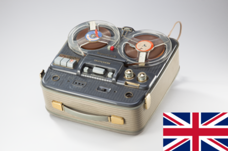 Foto eines Tonbandgeräts mit britischer Flagge