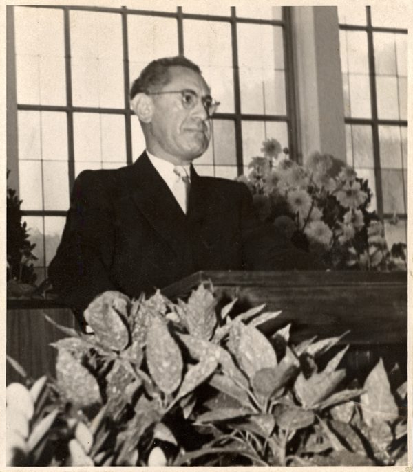 Fritz Bauer im Landgericht Braunschweig 1950, Fotografie (Wird bei Klick vergrößert)