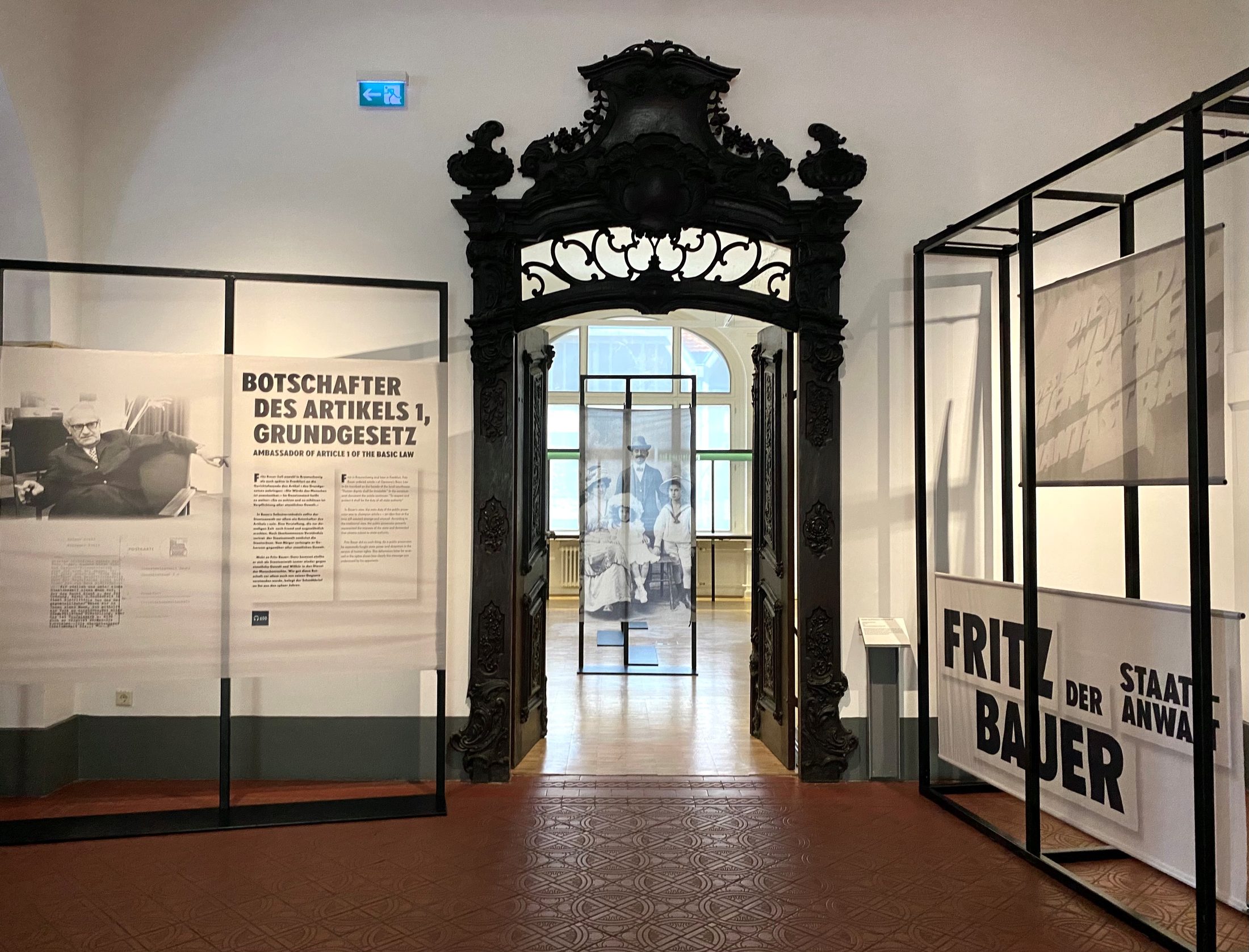 Blick in die Ausstellung "Fritz Bauer. Der Staatsanwalt - NS-Verbrechen vor Gericht" (Wird bei Klick vergrößert)