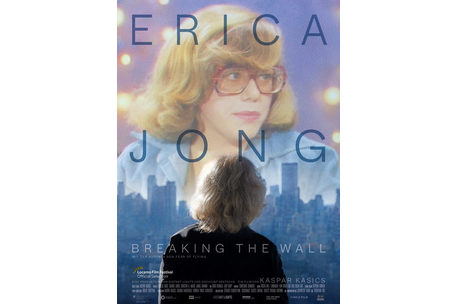Poster des Films mit Bild einer jungen Frau von vorne und von hinten vor der Skyline
