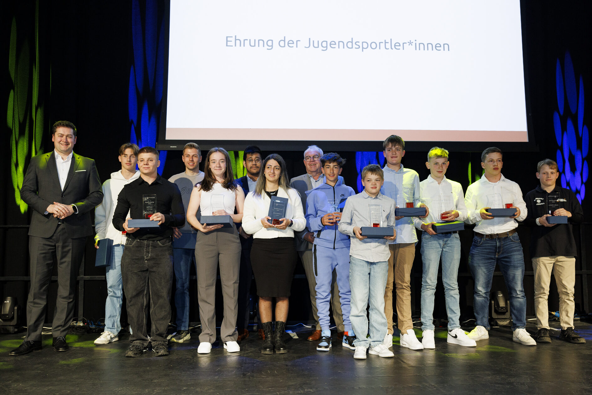 Gruppenbild Ehrung Jugendsportler (Wird bei Klick vergrößert)