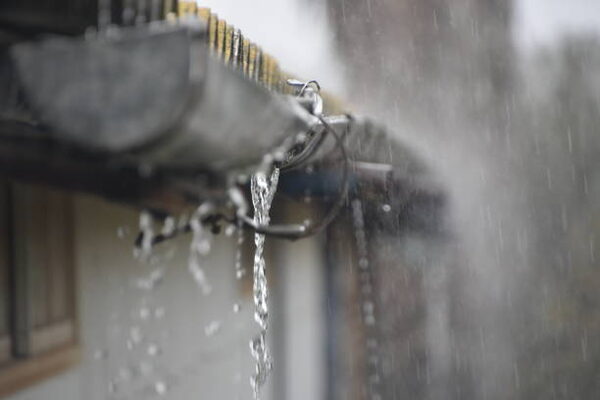 dripping water gutter (Wird bei Klick vergrößert)