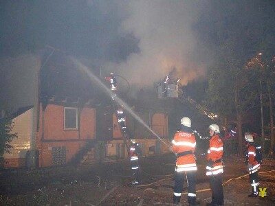 Aufgrund von Einsturzgefahr wurde von außen gelöscht (Wird bei Klick vergrößert)