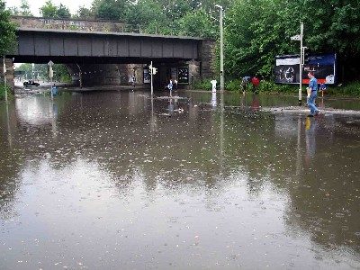 Überflutungen unter der Brücke Salzdahlumer Str. (Wird bei Klick vergrößert)