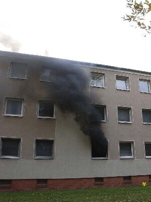 Starke Rauchentwicklung beim Eintreffen der Feuerwehr (Wird bei Klick vergrößert)