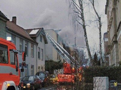 Starke Rauchentwicklung kurz nach Eintreffen der Feuerwehr (Wird bei Klick vergrößert)