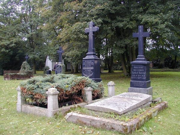 Alte Grabstätten auf dem Friedhof Hondelage (Wird bei Klick vergrößert)