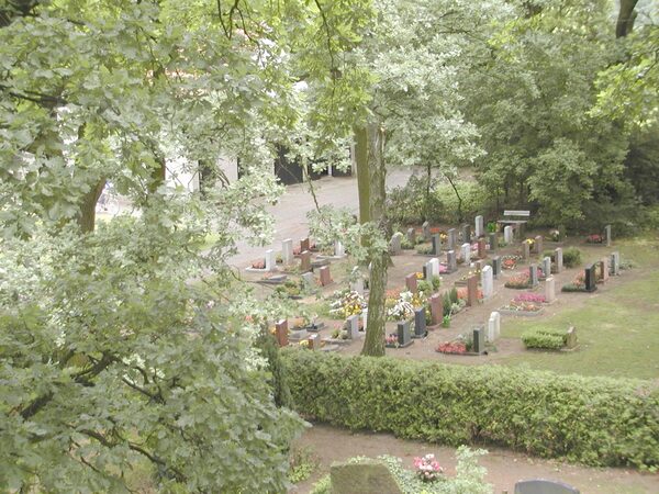 Alter Baumbestand auf dem Friedhof Veltenhof (Wird bei Klick vergrößert)