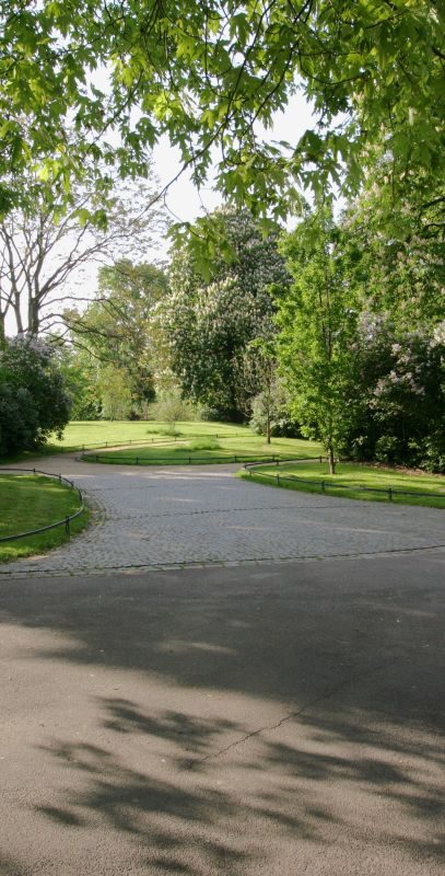 Parkeingang am Theater (Wird bei Klick vergrößert)