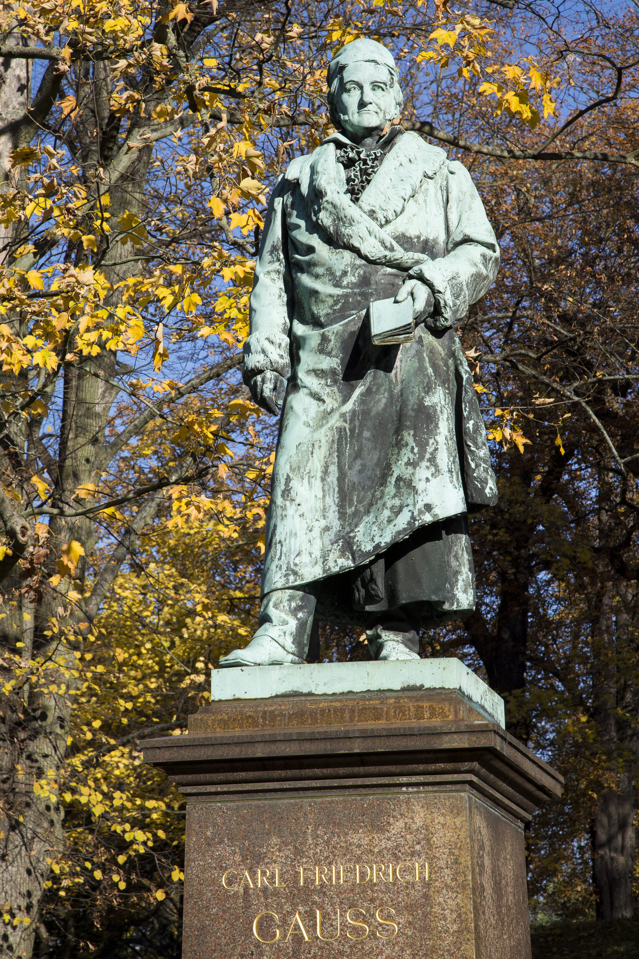 Gaussdenkmal mit Sockel (Wird bei Klick vergrößert)