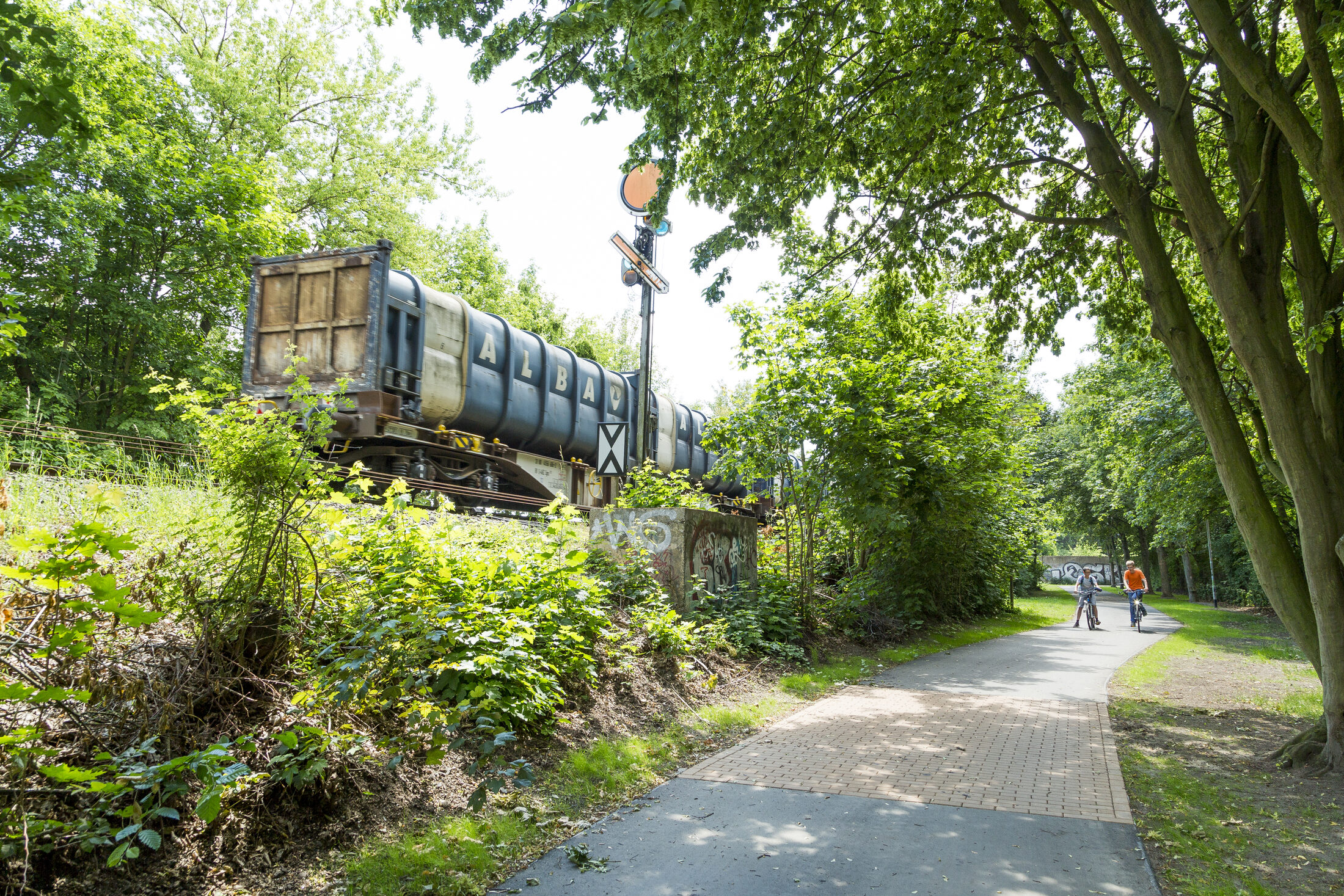 Bahnverkehr an der Abtstraße (Wird bei Klick vergrößert)