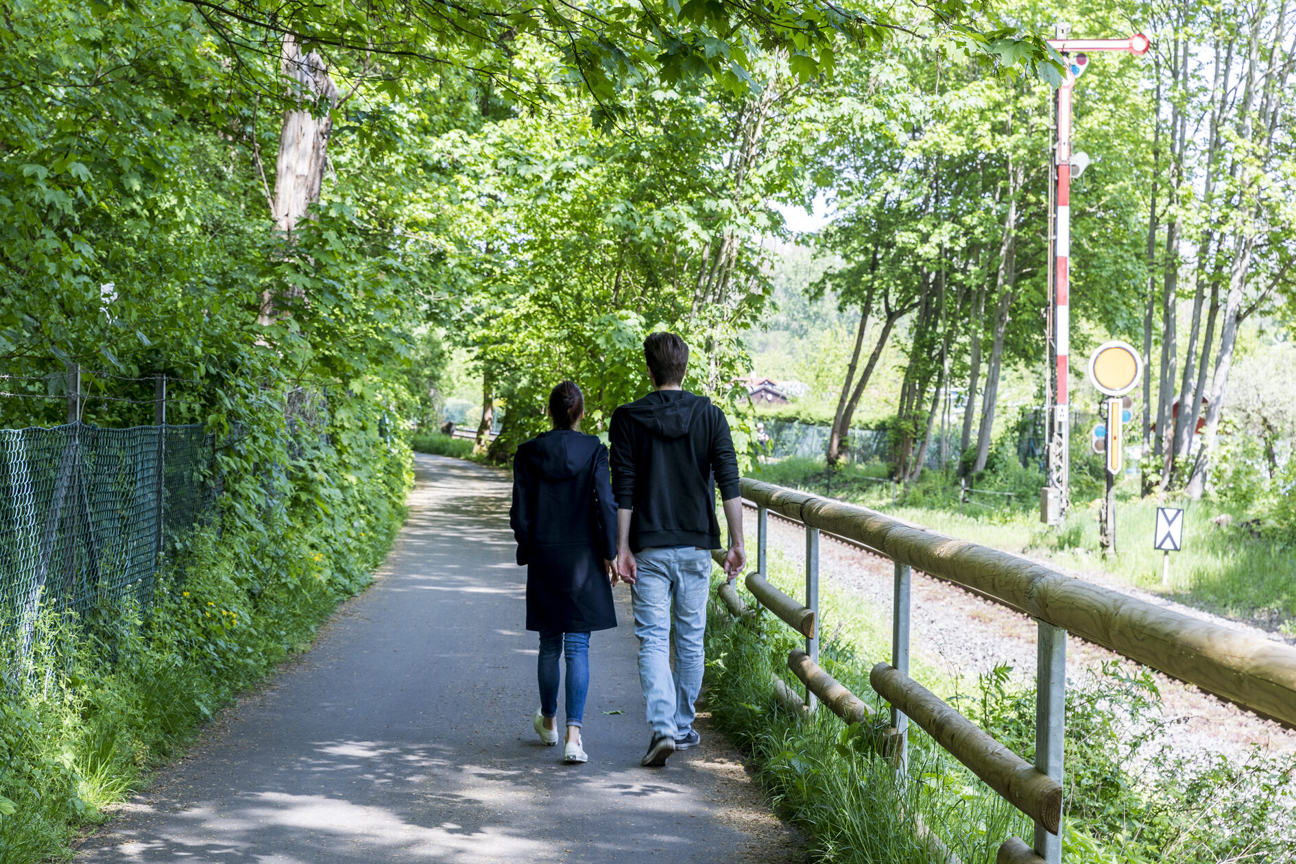 Spaziergänger am Östlichen Ringgleis (Wird bei Klick vergrößert)