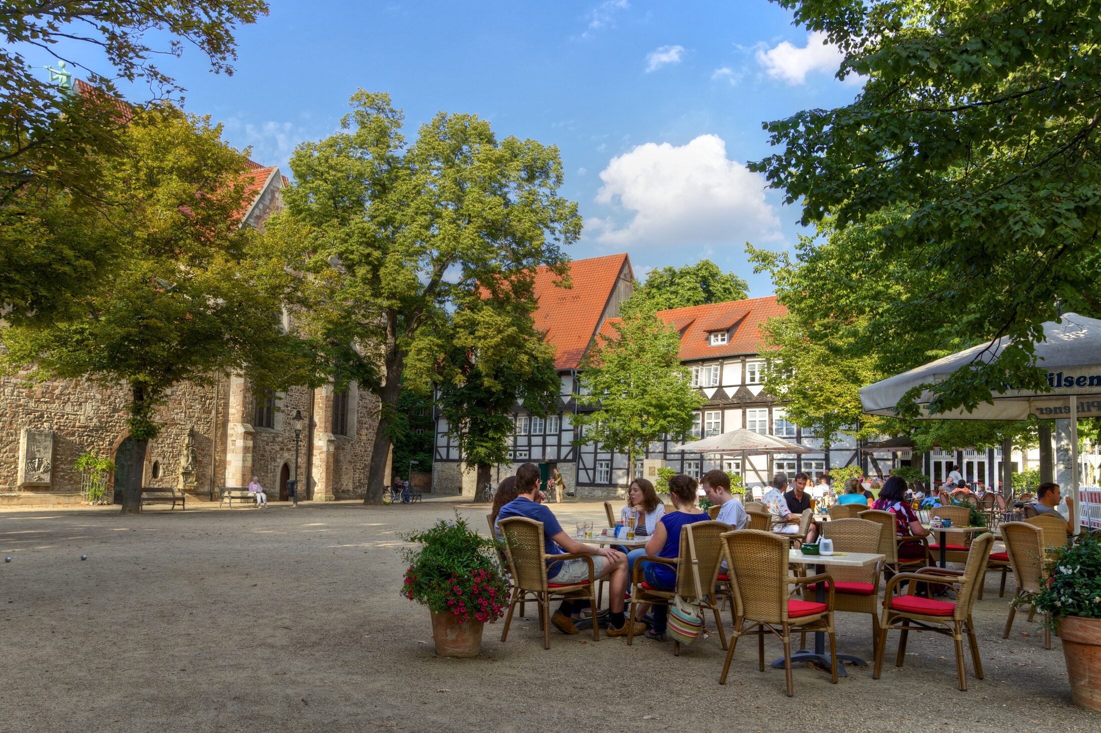 Auf dem Magnikirchplatz (Wird bei Klick vergrößert)