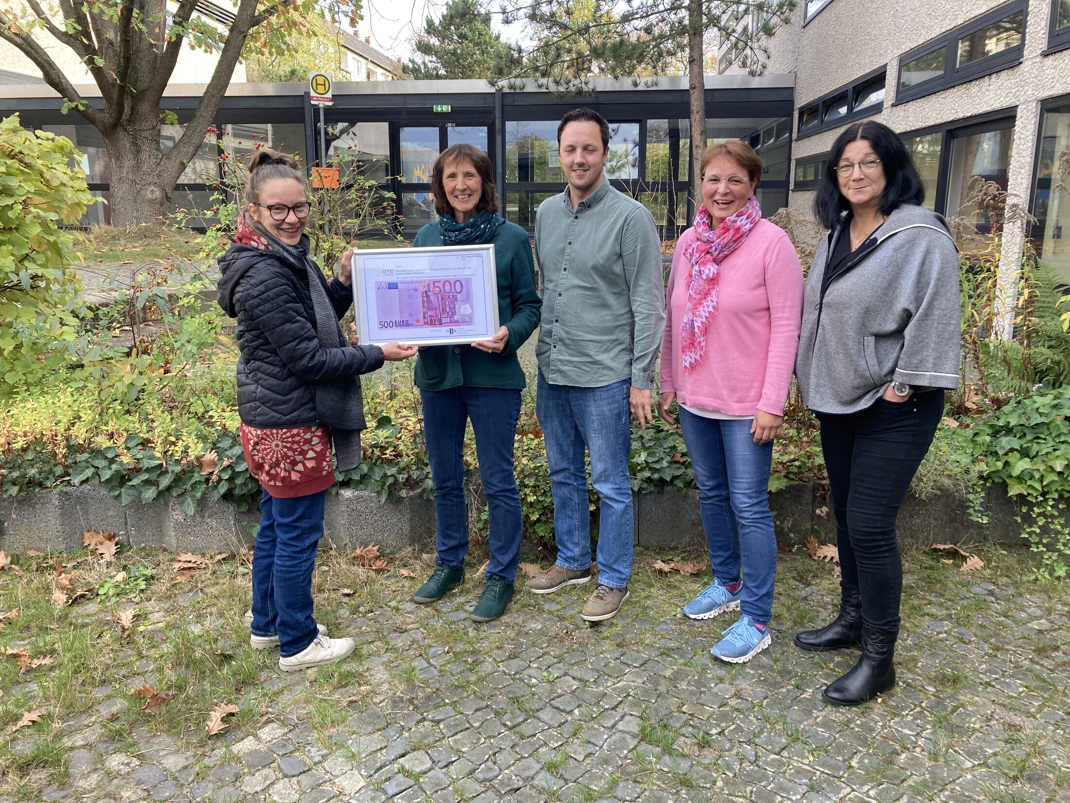 2022 Übergabe Raabeschule (Wird bei Klick vergrößert)