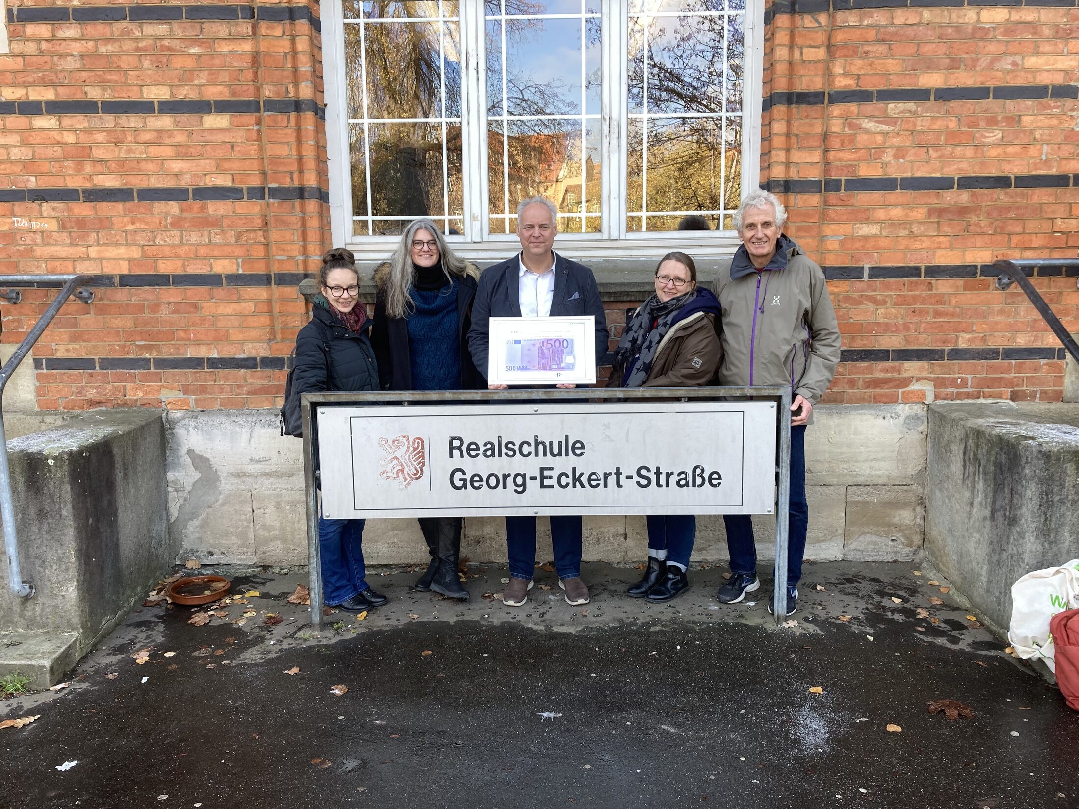 Übergabe RS Georg-Eckert (Wird bei Klick vergrößert)