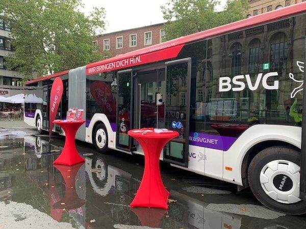 Bus der BSVG auf dem Platz der Deutschen Einheit (Wird bei Klick vergrößert)