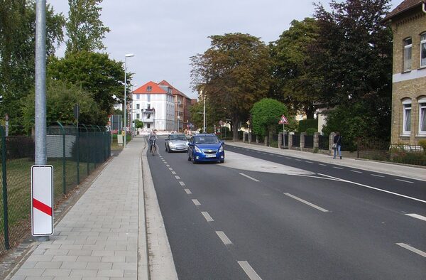 Schutzstreifen auf dem Mittelweg (Wird bei Klick vergrößert)