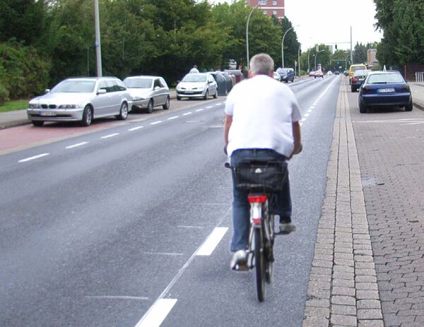 Schutzstreifen auf der Lichtenberger Straße (Wird bei Klick vergrößert)