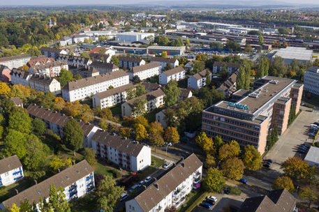 Foto aus Drohnenüberflug der Wohnbebauung im Bereich Ackerstraße