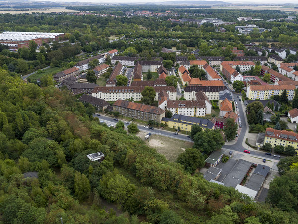 Foto aus Drohnenüberflug der Wohnbebauung im Bereich Bebelhof